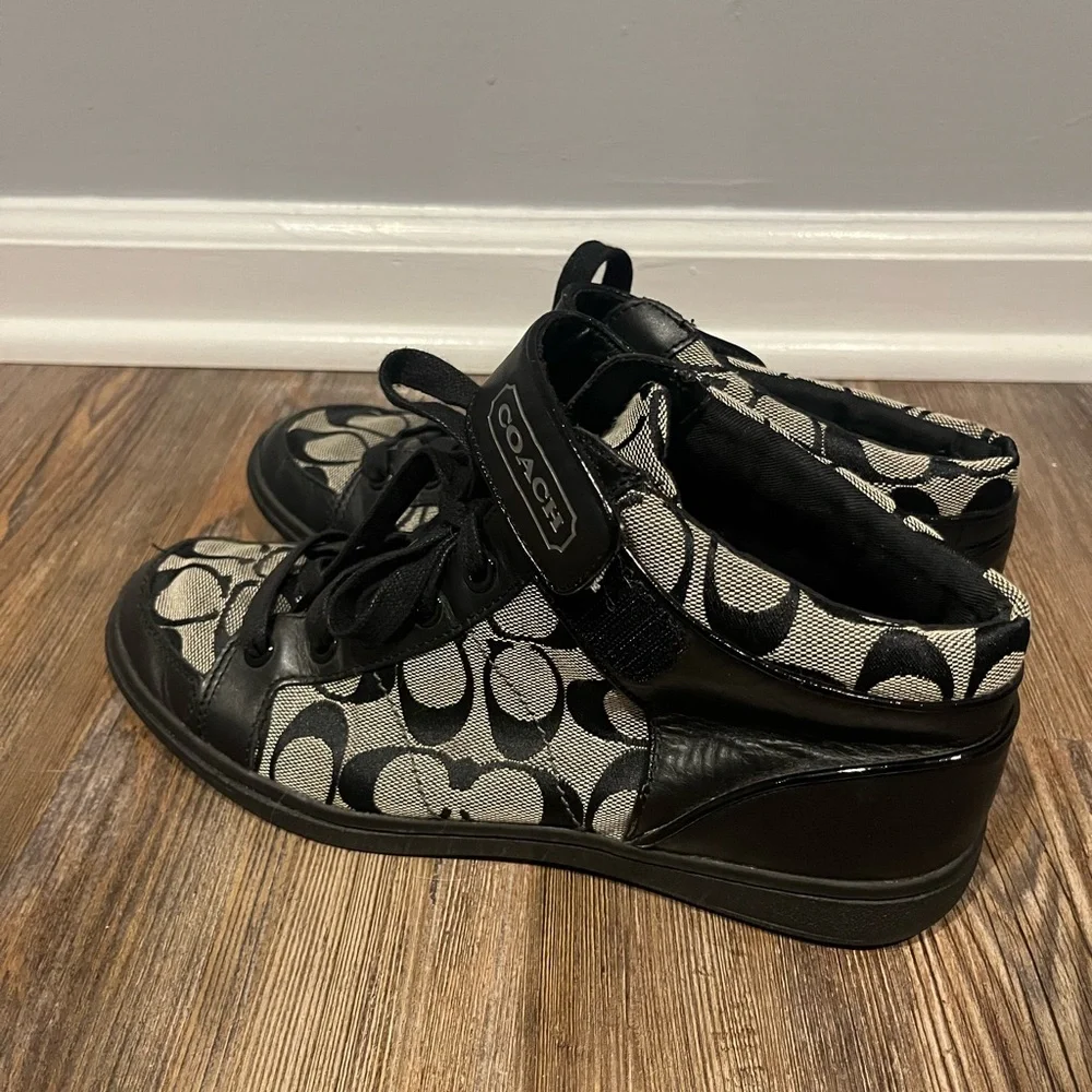 COACH size 8.5 M women’s shoe - Picture 3 of 6